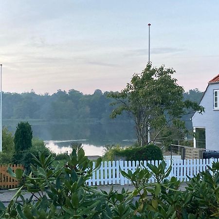 Den Gamle Skomager Hytte Ved Slotssoen Gråsten Kültér fotó