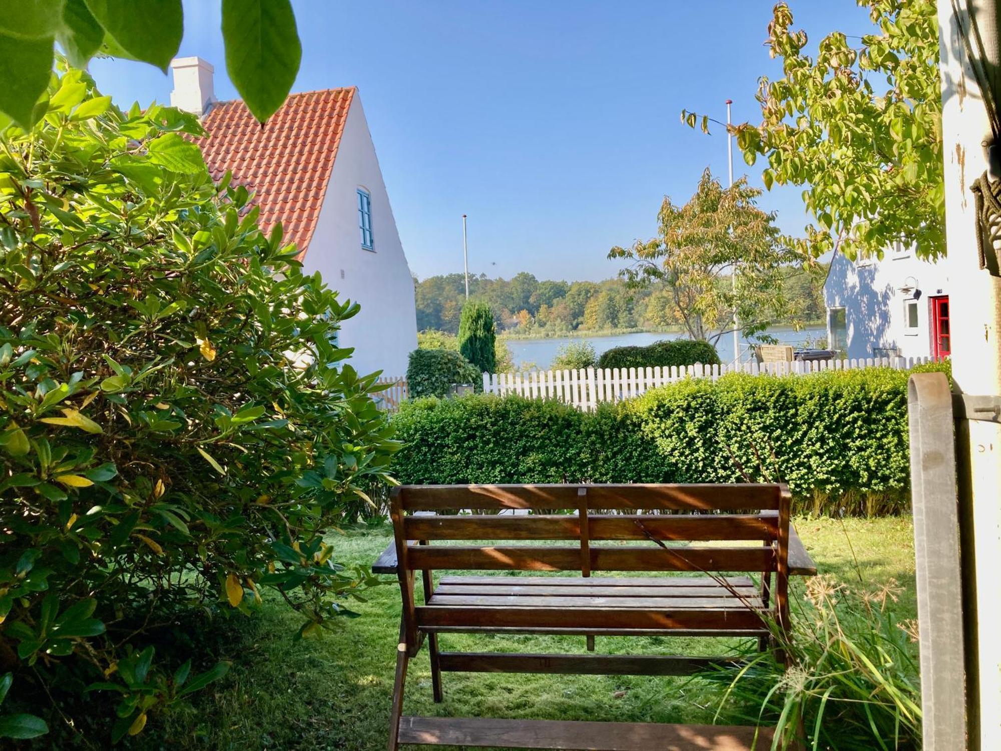 Den Gamle Skomager Hytte Ved Slotssoen Gråsten Kültér fotó