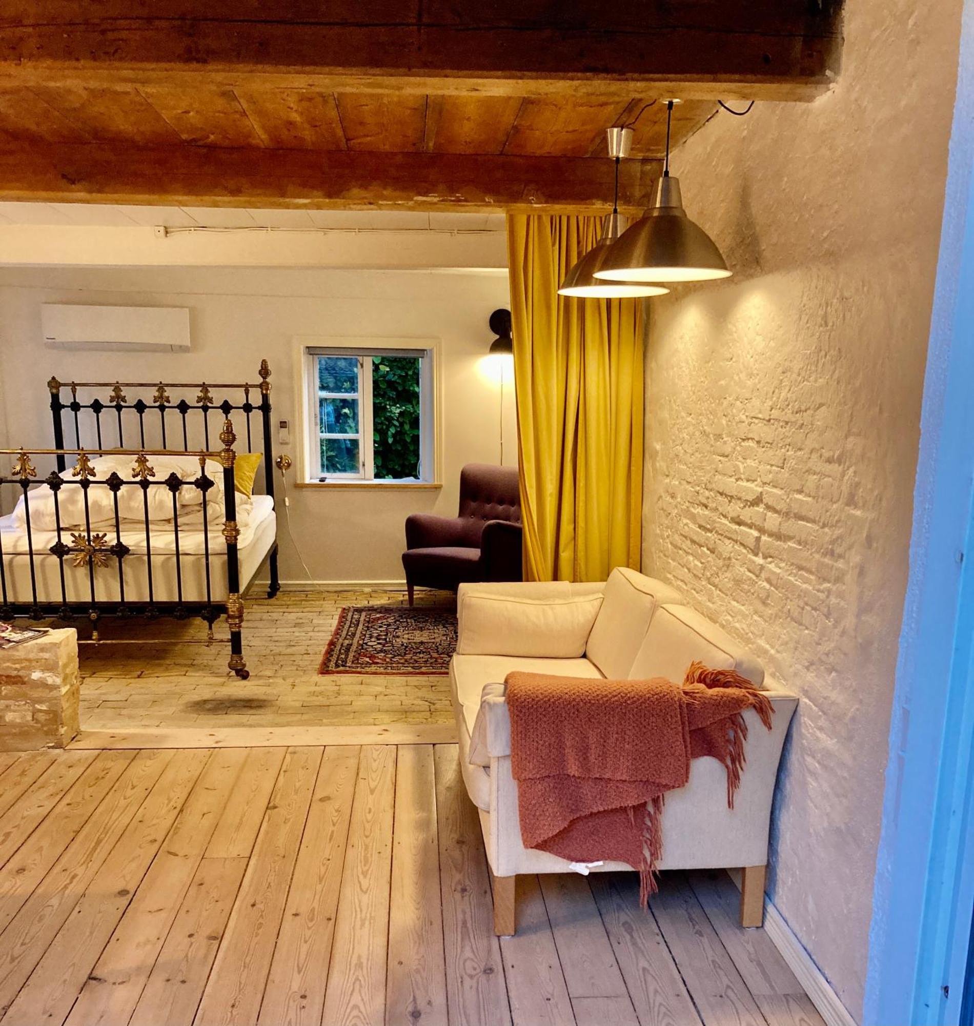 Den Gamle Skomager Hytte Ved Slotssoen Gråsten Kültér fotó