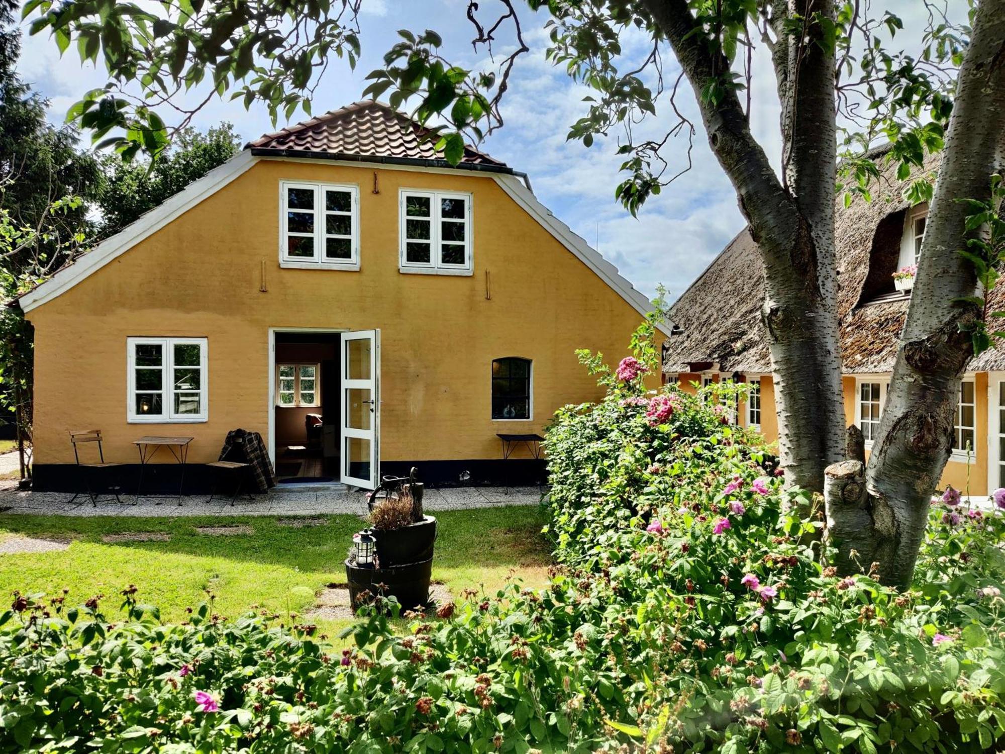 Den Gamle Skomager Hytte Ved Slotssoen Gråsten Kültér fotó